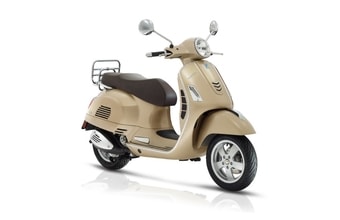 Vespa GTS 125ie ABS beige met